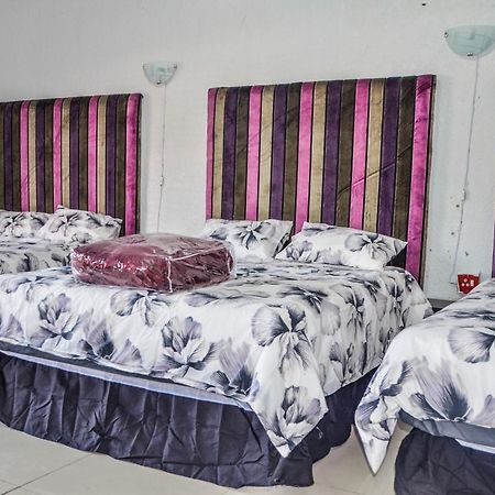 Sani Bonani Guest House Клерксдорп Экстерьер фото
