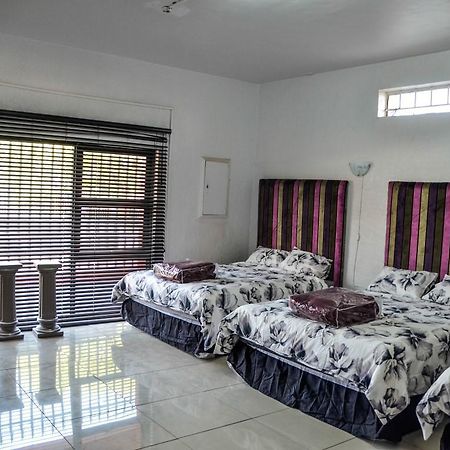 Sani Bonani Guest House Клерксдорп Экстерьер фото